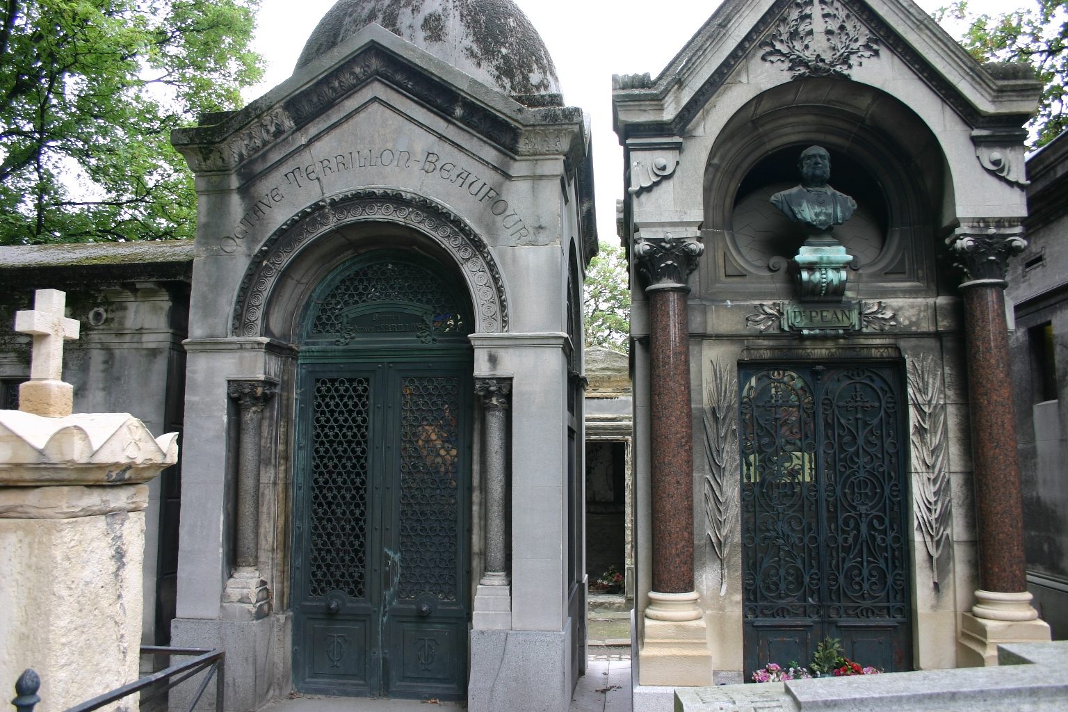 Octave%20Terrillon%27s%20tomb%2C%20Montmartre%20Cemetery%2C%20Paris%20%281%29.JPG